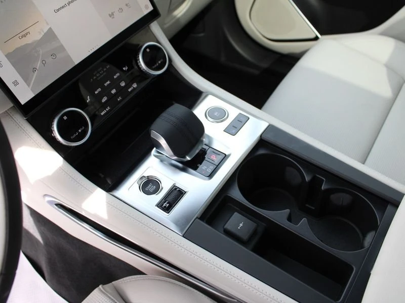 2026 Jaguar F-Pace - Image 14 of 18