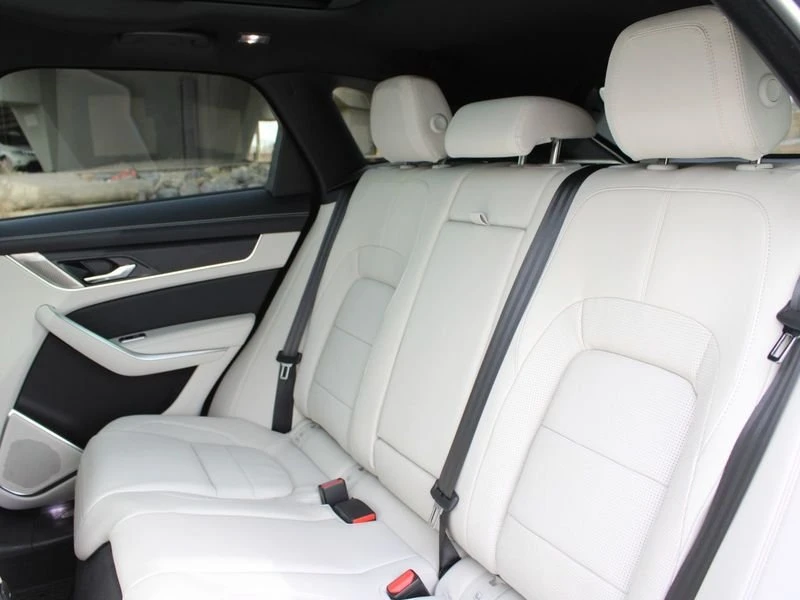 2026 Jaguar F-Pace - Image 16 of 18