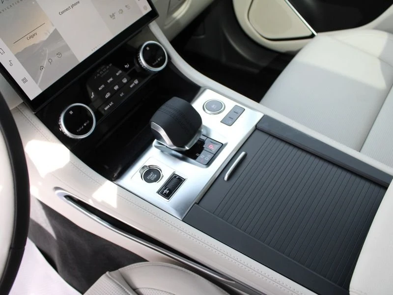 2026 Jaguar F-Pace - Image 13 of 18