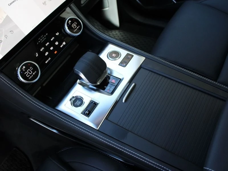 2026 Jaguar F-Pace - Image 13 of 18
