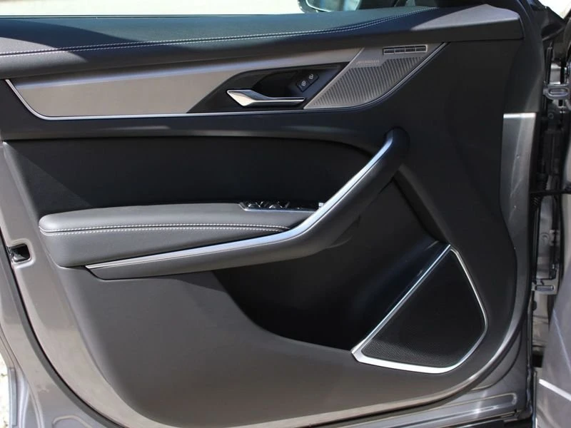 2026 Jaguar F-Pace - Image 17 of 18