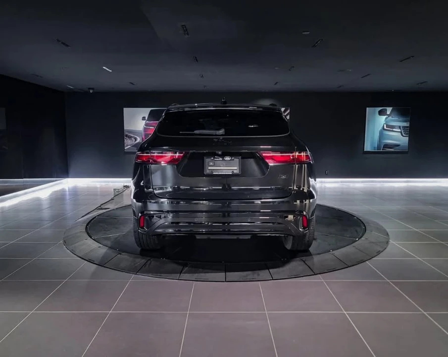 2026 Jaguar F-Pace - Image 5 of 11
