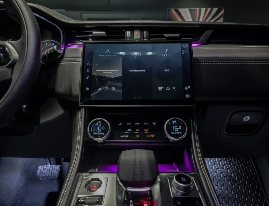 2026 Jaguar F-Pace - Image 9 of 11