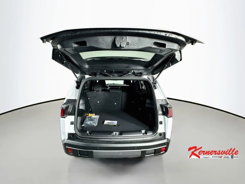 2026 Jeep Cherokee - Image 15 of 21