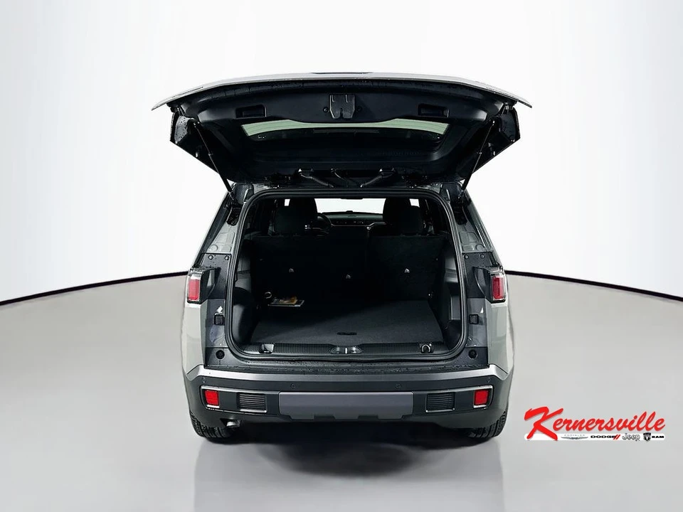 2026 Jeep Cherokee - Image 16 of 22