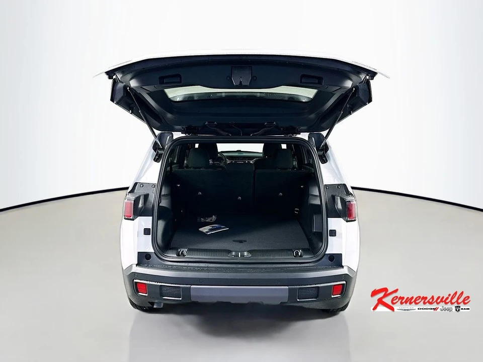 2026 Jeep Cherokee - Image 16 of 21
