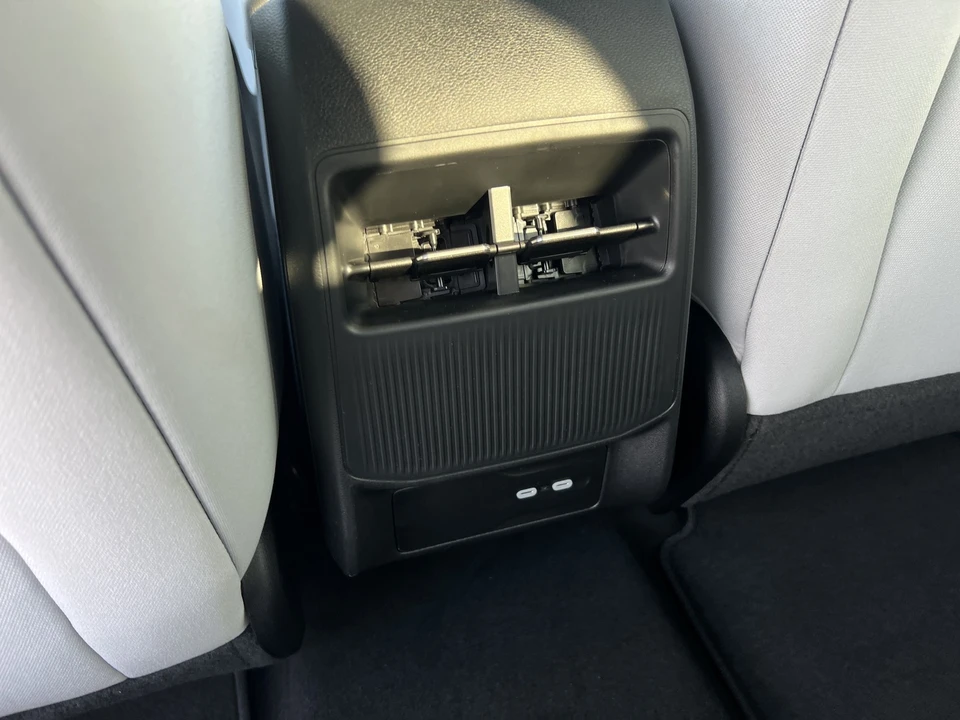 2026 Jeep Cherokee - Image 12 of 30