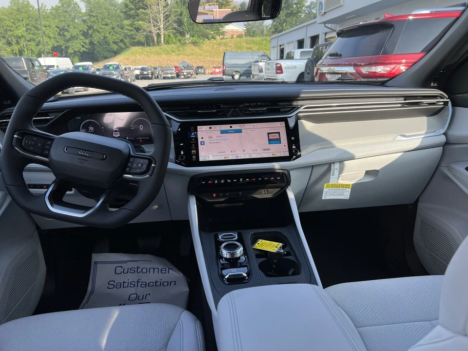 2026 Jeep Cherokee - Image 13 of 30