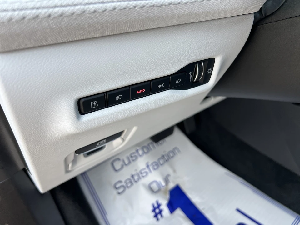 2026 Jeep Cherokee - Image 17 of 29