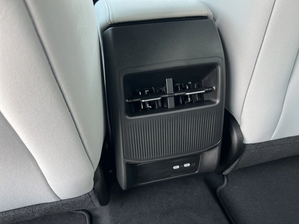 2026 Jeep Cherokee - Image 12 of 29