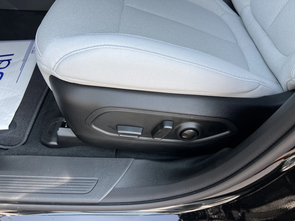 2026 Jeep Cherokee - Image 16 of 29