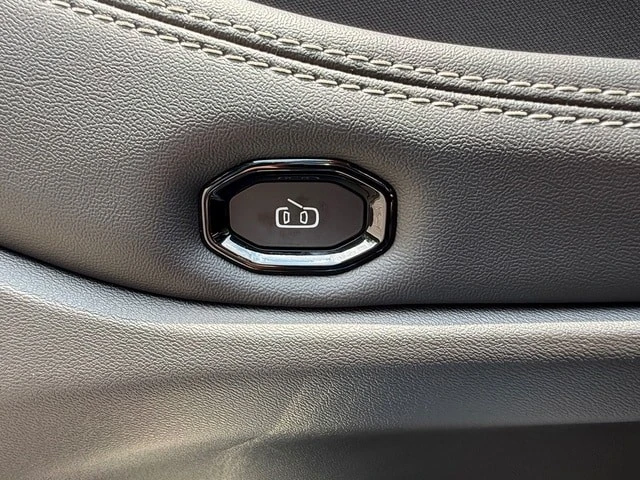 2026 Jeep Cherokee - Image 14 of 29