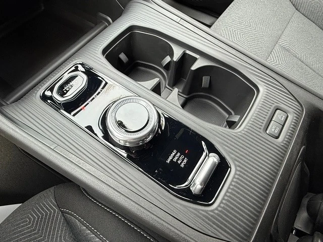 2026 Jeep Cherokee - Image 25 of 29