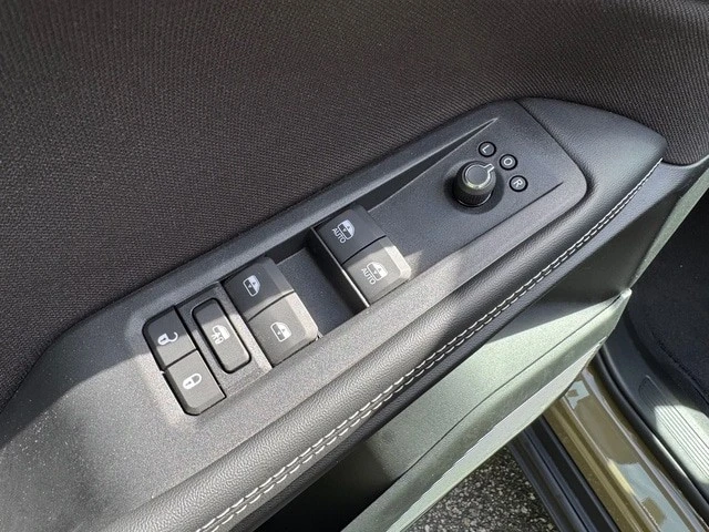 2026 Jeep Cherokee - Image 13 of 31