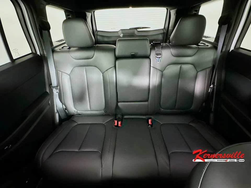 2026 Jeep Cherokee - Image 10 of 21