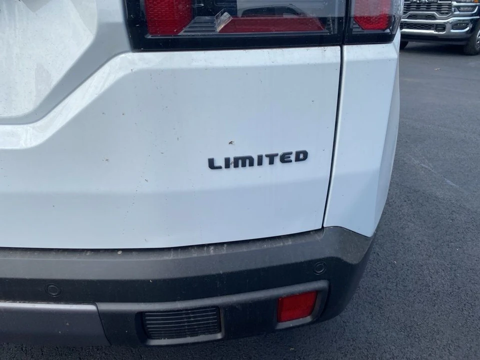 2026 Jeep Cherokee - Image 11 of 12