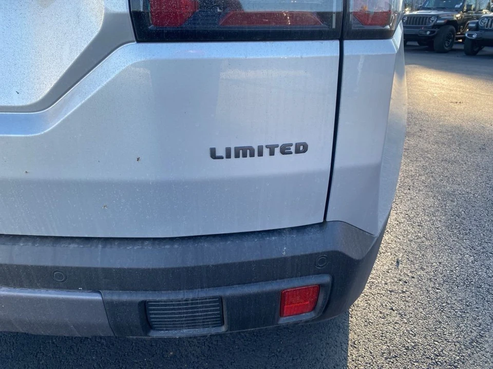 2026 Jeep Cherokee - Image 11 of 12