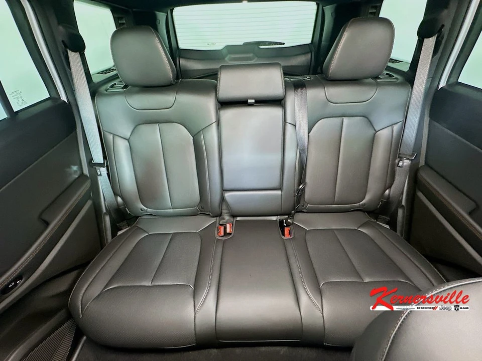 2026 Jeep Cherokee - Image 10 of 21