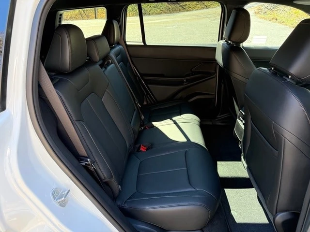 2026 Jeep Cherokee - Image 19 of 21