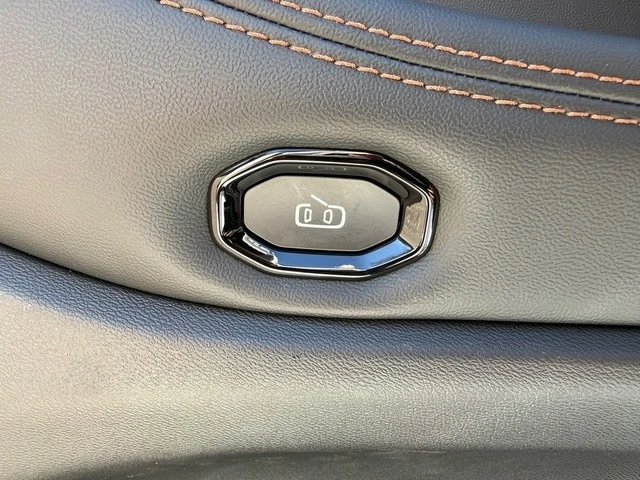 2026 Jeep Cherokee - Image 14 of 31