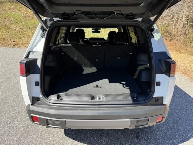 2026 Jeep Cherokee - Image 17 of 31