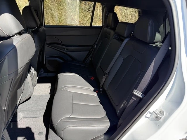 2026 Jeep Cherokee - Image 16 of 21
