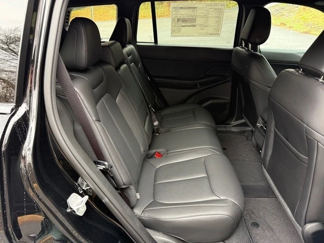 2026 Jeep Cherokee - Image 19 of 21