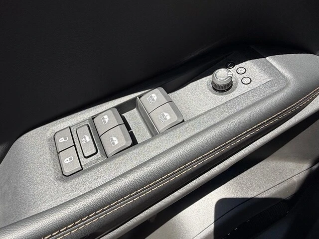 2026 Jeep Cherokee - Image 13 of 31