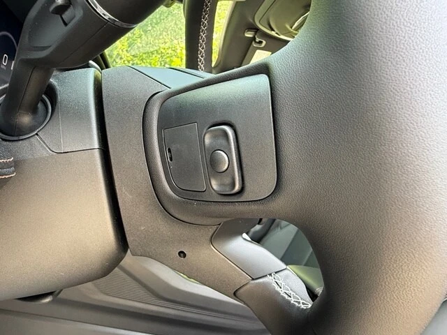 2026 Jeep Cherokee - Image 16 of 31