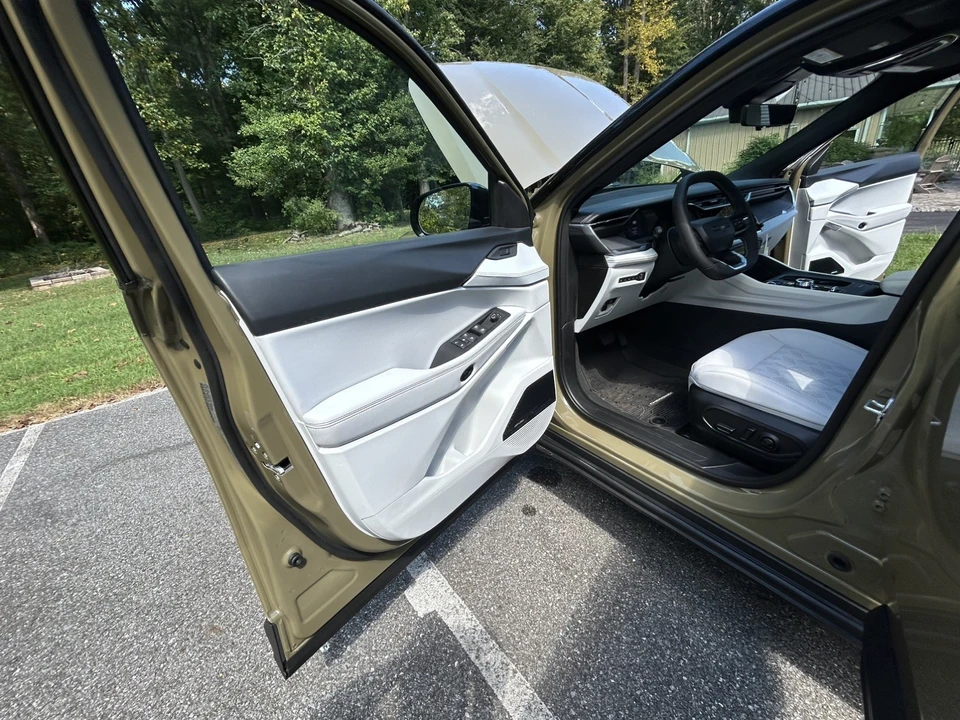 2026 Jeep Cherokee - Image 29 of 31