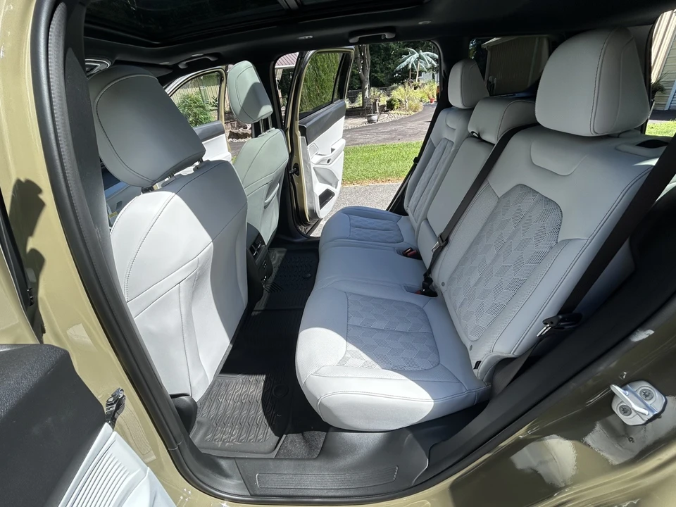 2026 Jeep Cherokee - Image 11 of 31