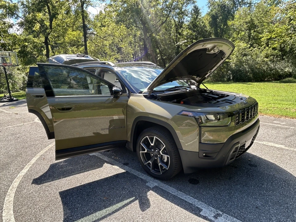2026 Jeep Cherokee - Image 17 of 31