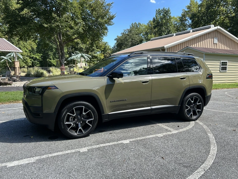 2026 Jeep Cherokee - Image 2 of 31