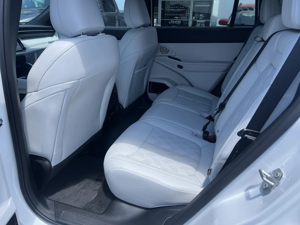2026 Jeep Cherokee - Image 11 of 31
