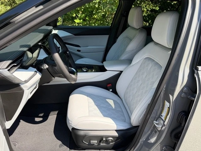 2026 Jeep Cherokee - Image 12 of 31