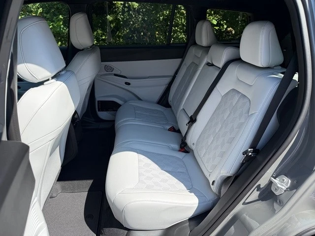2026 Jeep Cherokee - Image 18 of 31