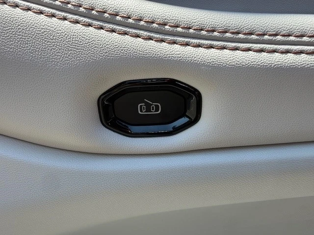 2026 Jeep Cherokee - Image 15 of 31