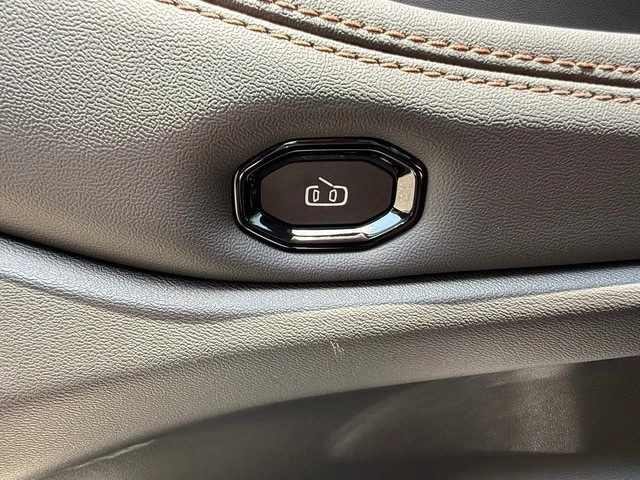 2026 Jeep Cherokee - Image 15 of 31