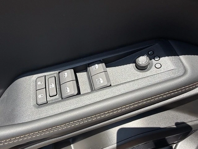 2026 Jeep Cherokee - Image 14 of 31