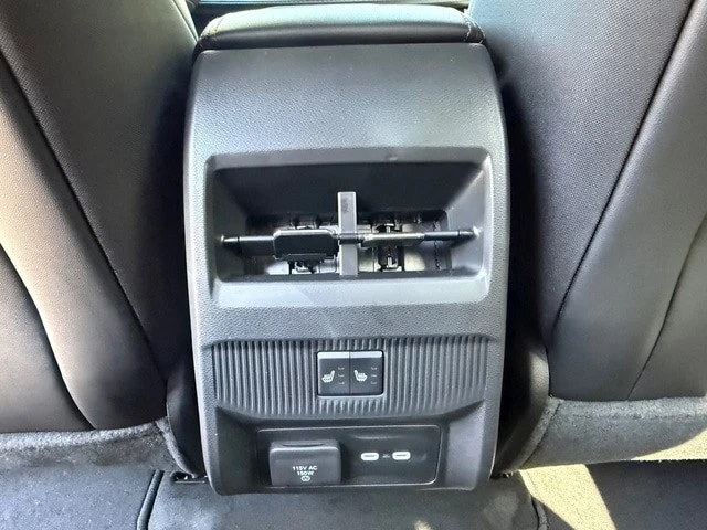 2026 Jeep Cherokee - Image 18 of 31