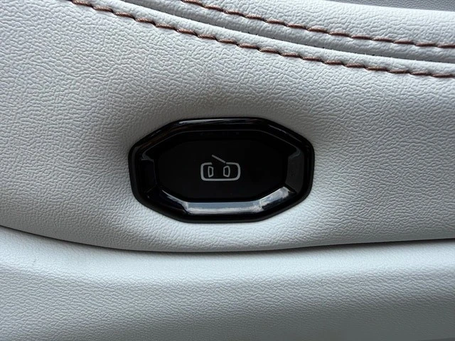 2026 Jeep Cherokee - Image 15 of 31