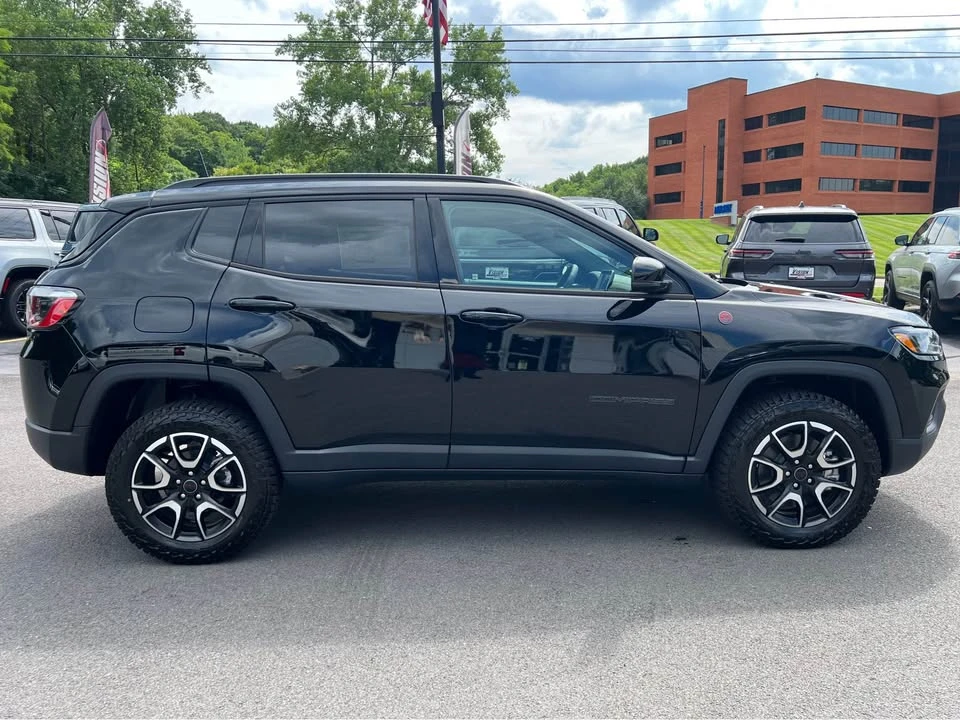 2026 Jeep Compass - Image 5 of 20