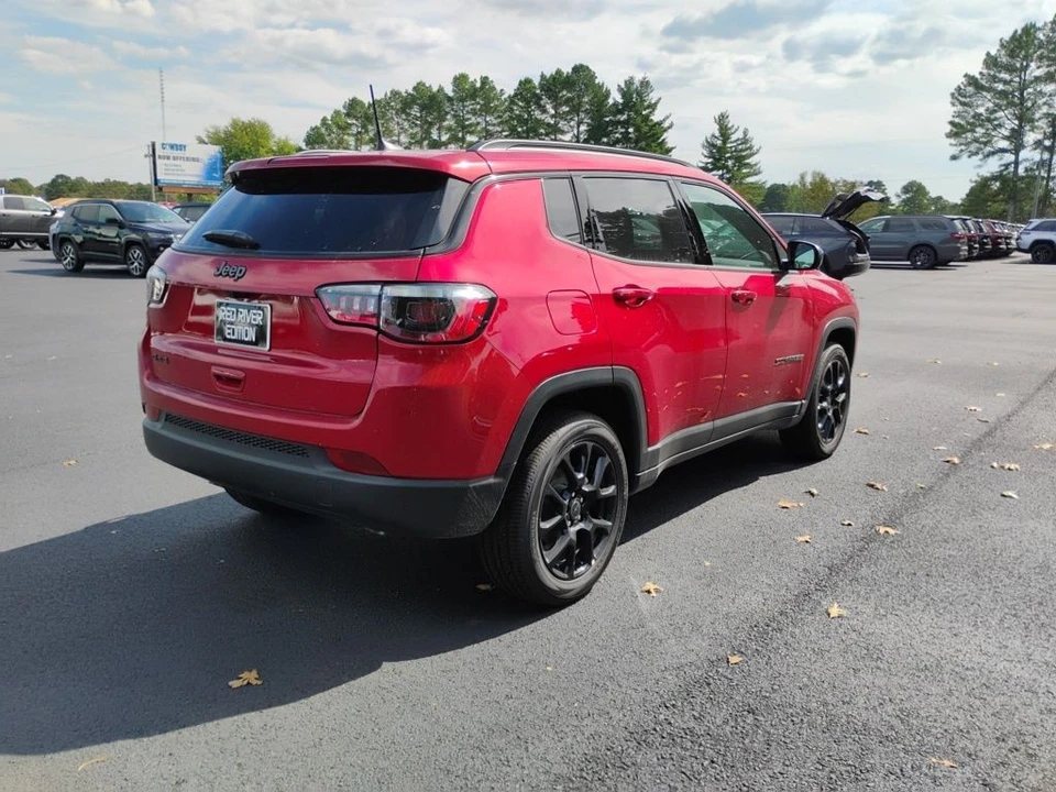 2026 Jeep Compass - Image 5 of 12