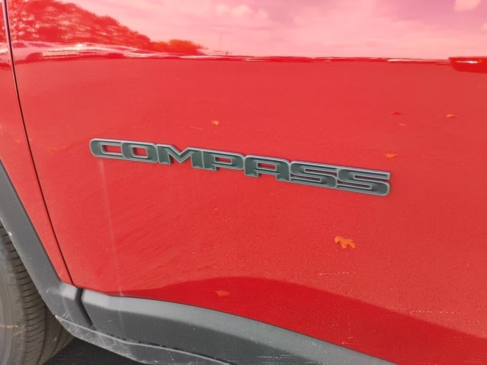 2026 Jeep Compass - Image 10 of 12