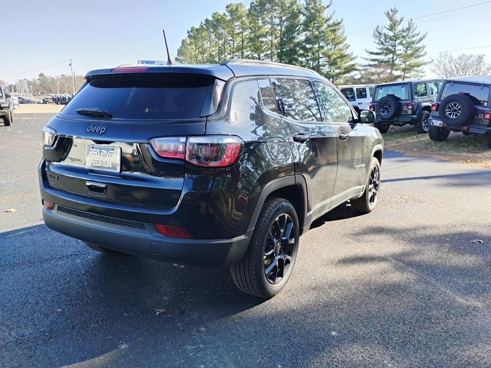 2026 Jeep Compass - Image 5 of 12