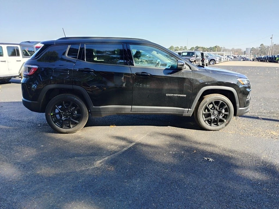 2026 Jeep Compass - Image 4 of 12