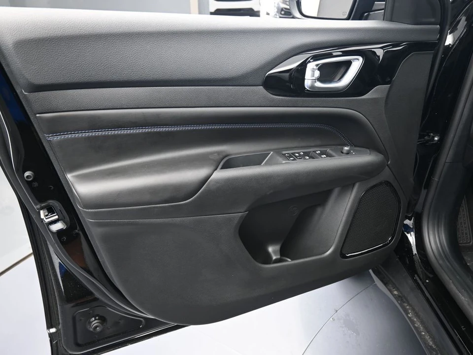 2026 Jeep Compass - Image 14 of 21