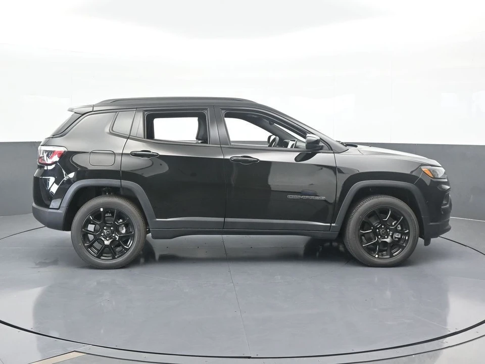 2026 Jeep Compass - Image 7 of 21