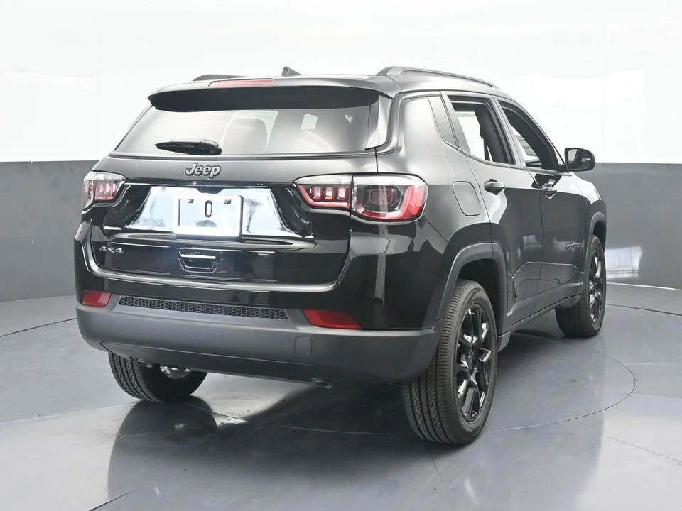 2026 Jeep Compass - Image 5 of 12