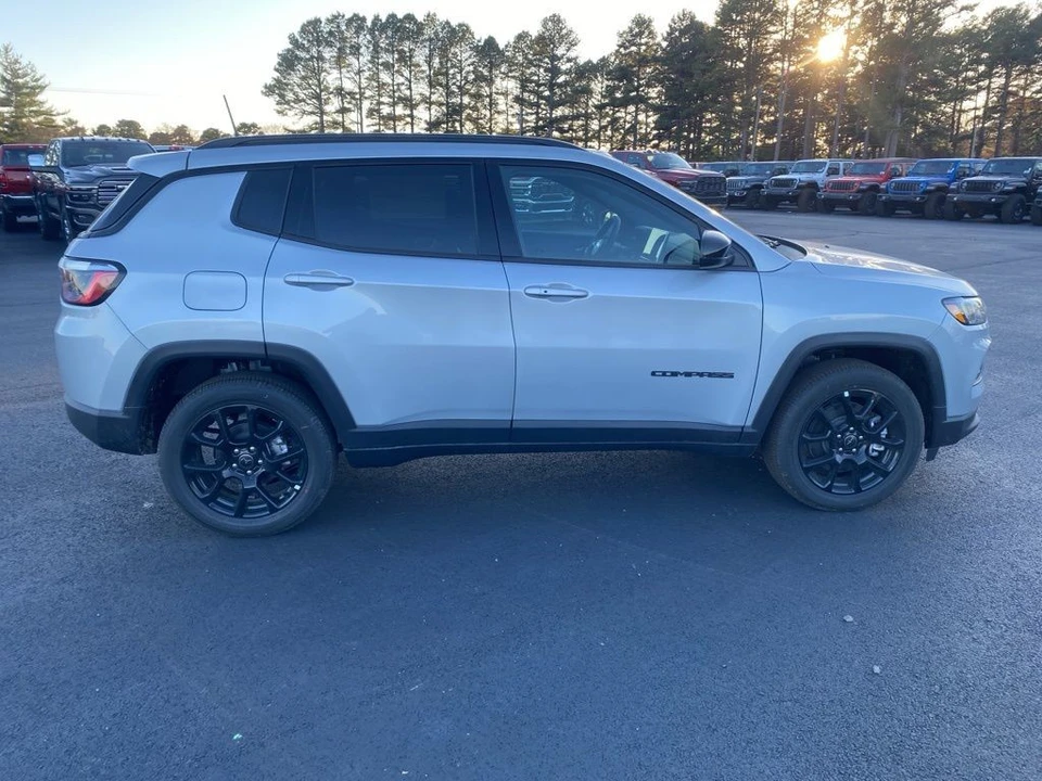 2026 Jeep Compass - Image 4 of 12